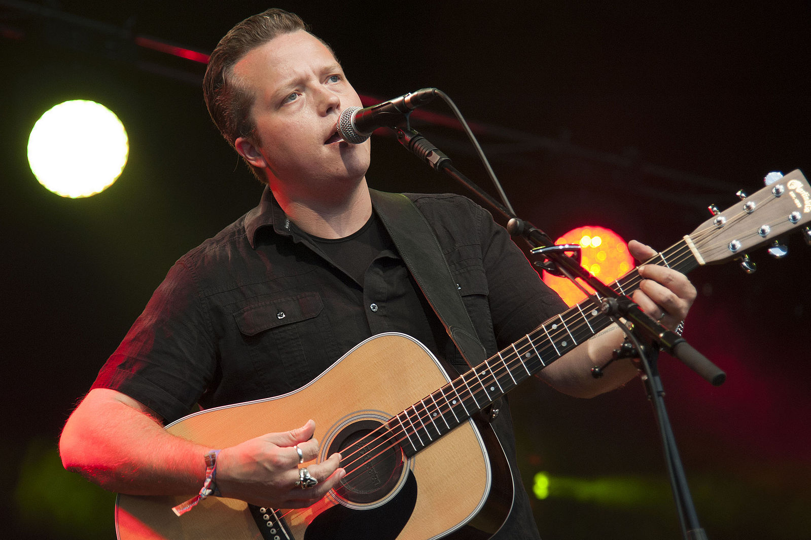 Featured_1599px-jason_isbell_-_cambridge_folk_festival_50th_anniversary_49671