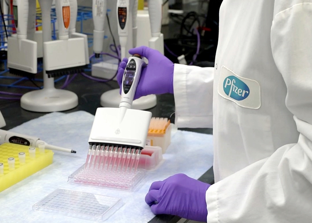 Featured_pfizer_covid_vaccine_lab__company_photo_45952
