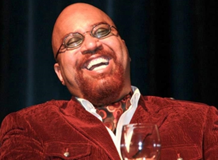 Article_landing_angelo_laughing__oct_2012_roast_11692