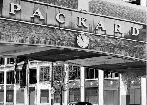 Featured_featured_1940_packard_inset_34104_59494