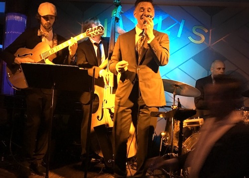 Featured_willis_show_bar_58778
