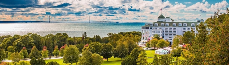 Featured_grand-hotel-mackinac-island-fall-view-governors-mansion-1150x400_38538